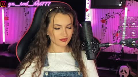 Snapshot of _red_hat_7 chatting on 6, 4, 2026 -RED HAT- online show from 6, 4, 2026