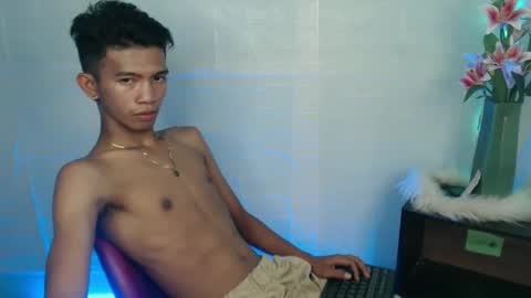 Snapshot of _rellvanxx chatting on 5, 3, 2025 _rellvanxx online show from 5, 3, 2025