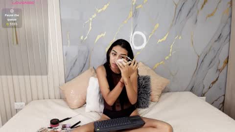 SAMARA SMITH  online show from 21, 11, 2025