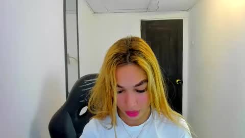 Snapshot of _scarlet_0 chatting on 23, 5, 2026 Valerie online show from 23, 5, 2026