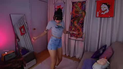 Snapshot of _sensualkitten_ chatting on 22, 7, 2026 Laura online show from 22, 7, 2026