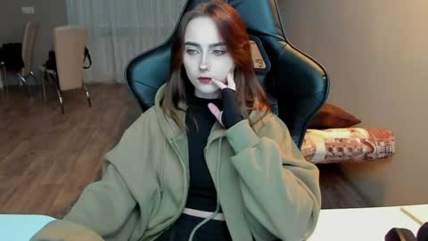 Snapshot of _silverdream chatting on 4, 2, 2025 _silverdream online show from 4, 2, 2025