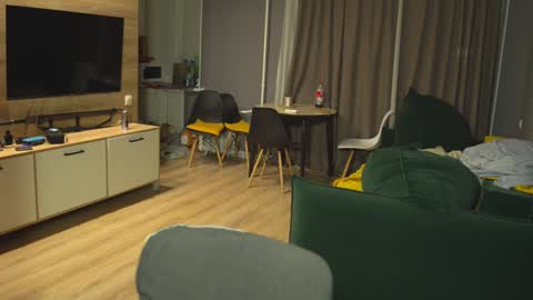 OLIVERpvt is open online show from 25, 12, 2024