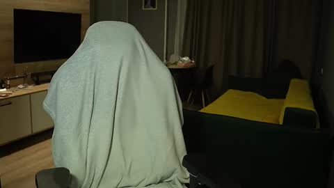 OLIVERpvt is open online show from 18, 2, 2026