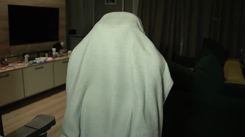 OLIVERpvt is open online show from 30, 3, 2026