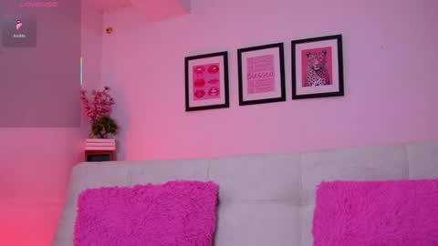 Snapshot of _sweet_vict0ria1 chatting on 17, 5, 2026 0900 p.m a 0500 a.m Colombia time UTC -5 online show from 17, 5, 2026