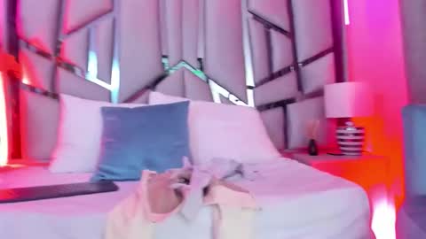 Snapshot of _valeria_saenz_ chatting on 14, 12, 2025 _valeria_saenz_ online show from 14, 12, 2025