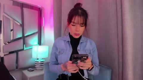 Snapshot of _valeria_saenz_ chatting on 3, 7, 2026 _valeria_saenz_ online show from 3, 7, 2026