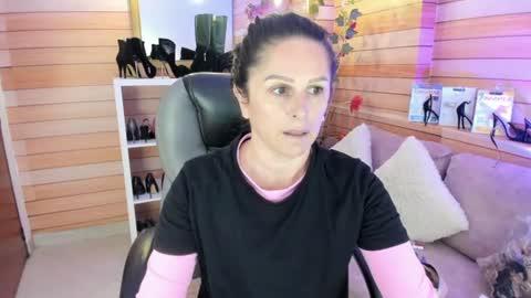 Snapshot of _victoria_collins chatting on 26, 6, 2026 Sol online show from 26, 6, 2026