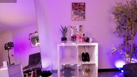 Snapshot of _violeta_owo_ chatting on 23, 4, 2026 Evelyn online show from 23, 4, 2026