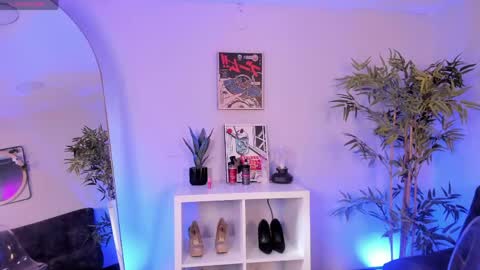 Snapshot of _violeta_owo_ chatting on 24, 4, 2026 Evelyn online show from 24, 4, 2026