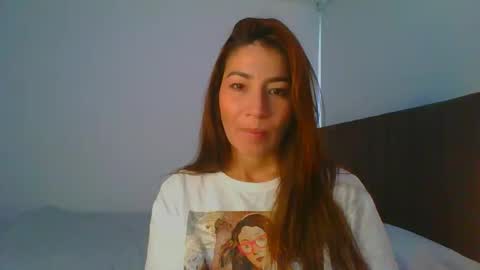 Snapshot of _violeta_white_ chatting on 10, 1, 2025 Violeta online show from 10, 1, 2025