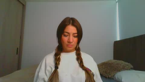 Snapshot of _violeta_white_ chatting on 14, 1, 2025 Violeta online show from 14, 1, 2025