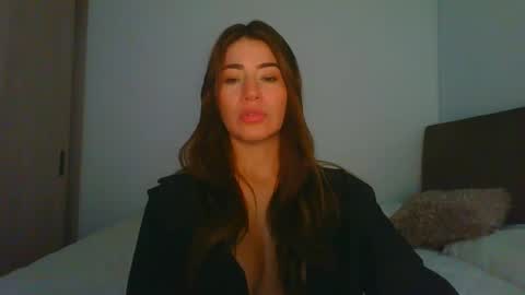 Snapshot of _violeta_white_ chatting on 29, 1, 2025 Violeta online show from 29, 1, 2025