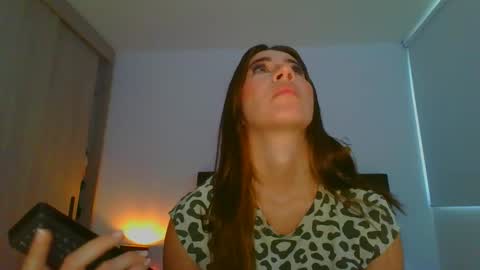 Snapshot of _violeta_white_ chatting on 22, 2, 2025 Violeta online show from 22, 2, 2025