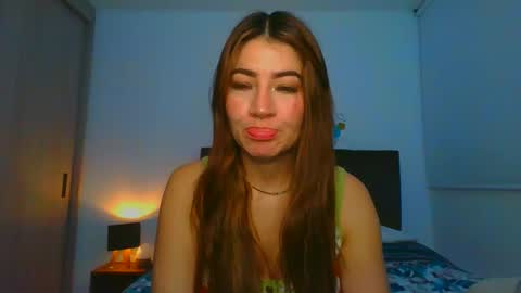 Snapshot of _violeta_white_ chatting on 6, 3, 2025 Violeta online show from 6, 3, 2025