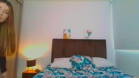 Snapshot of _violeta_white_ chatting on 8, 3, 2025 Violeta online show from 8, 3, 2025