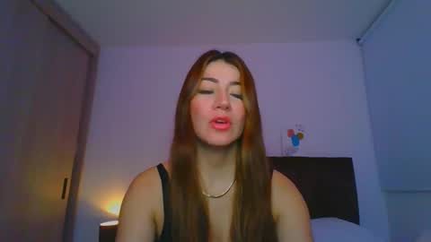 Snapshot of _violeta_white_ chatting on 10, 3, 2025 Violeta online show from 10, 3, 2025