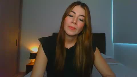 Snapshot of _violeta_white_ chatting on 12, 3, 2025 Violeta online show from 12, 3, 2025