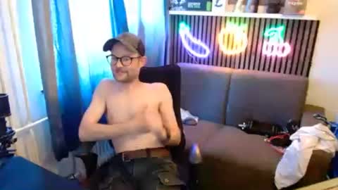 _whoisthatguy_ online show from 20, 6, 2026