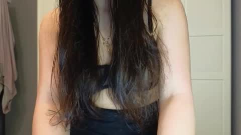 Snapshot of _your_love chatting on 10, 11, 2025 Niki online show from 10, 11, 2025