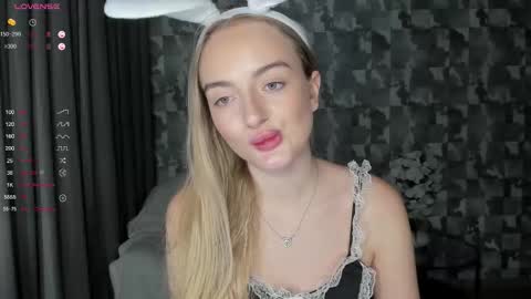 Adelina online show from 10, 11, 2025