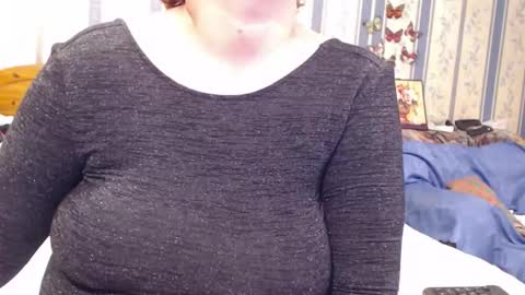 Snapshot of aamarillis chatting on 23, 9, 2025 NINA online show from 23, 9, 2025