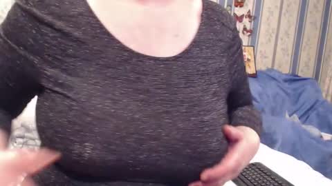 Snapshot of aamarillis chatting on 24, 9, 2025 NINA online show from 24, 9, 2025