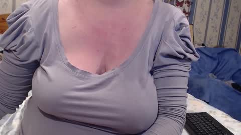 Snapshot of aamarillis chatting on 30, 9, 2025 NINA online show from 30, 9, 2025