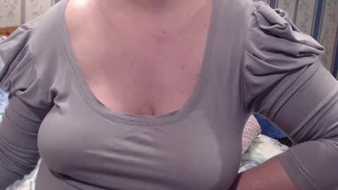 Snapshot of aamarillis chatting on 26, 10, 2025 NINA online show from 26, 10, 2025