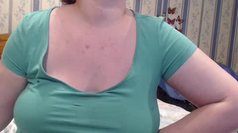 Snapshot of aamarillis chatting on 9, 11, 2025 NINA online show from 9, 11, 2025