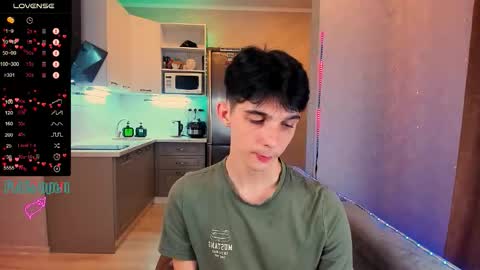 Snapshot of aaron_bang chatting on 27, 9, 2025 Aaron Bang online show from 27, 9, 2025