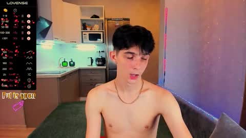 Snapshot of aaron_bang chatting on 30, 9, 2025 Aaron Bang online show from 30, 9, 2025