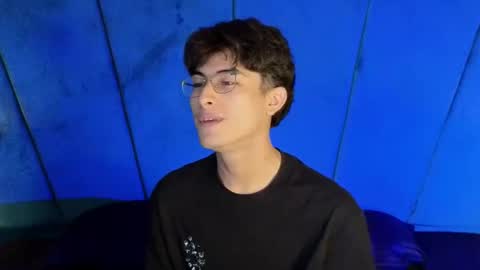 Snapshot of aaron_eze chatting on 25, 10, 2025 Aaron Ezequiel online show from 25, 10, 2025