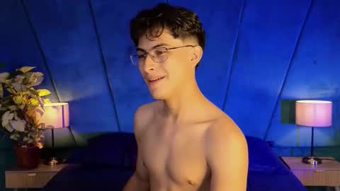 Snapshot of aaron_eze chatting on 29, 11, 2025 Aaron Ezequiel online show from 29, 11, 2025