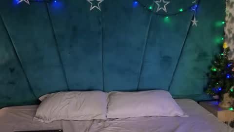 Snapshot of aaron_eze chatting on 18, 12, 2025 Aaron Ezequiel online show from 18, 12, 2025