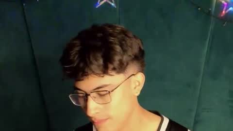 Snapshot of aaron_eze chatting on 20, 12, 2025 Aaron Ezequiel online show from 20, 12, 2025