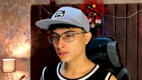 Snapshot of aaron_eze chatting on 21, 12, 2025 Aaron Ezequiel online show from 21, 12, 2025