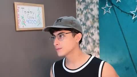 Snapshot of aaron_eze chatting on 16, 1, 2026 Aaron Ezequiel online show from 16, 1, 2026