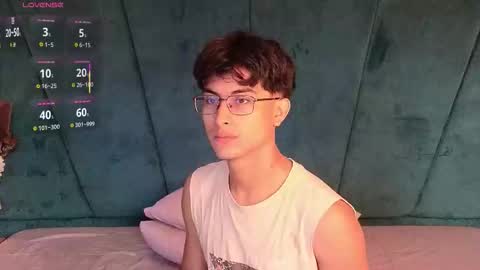 Snapshot of aaron_eze chatting on 15, 2, 2026 Aaron Ezequiel online show from 15, 2, 2026