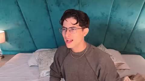 Snapshot of aaron_eze chatting on 24, 4, 2026 Aaron Ezequiel online show from 24, 4, 2026