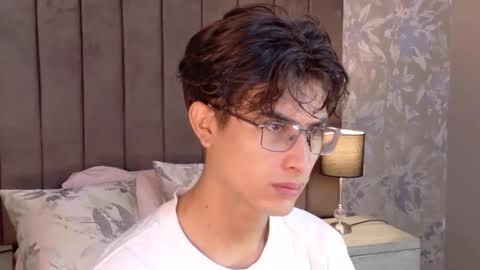 Snapshot of aaron_eze chatting on 19, 5, 2026 Aaron Ezequiel online show from 19, 5, 2026