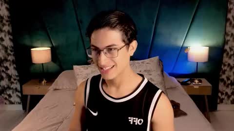 Snapshot of aaron_eze chatting on 29, 5, 2026 Aaron Ezequiel online show from 29, 5, 2026