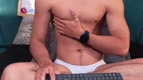 Snapshot of aaron_eze chatting on 13, 6, 2026 Aaron Ezequiel online show from 13, 6, 2026