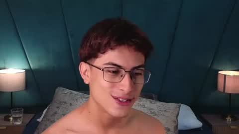 Snapshot of aaron_eze chatting on 21, 6, 2026 Aaron Ezequiel online show from 21, 6, 2026