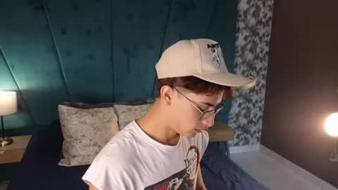 Snapshot of aaron_eze chatting on 23, 6, 2026 Aaron Ezequiel online show from 23, 6, 2026