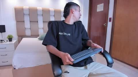 Aaron online show from 11, 4, 2026