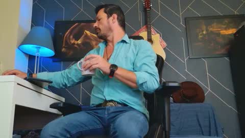 Aaron online show from 3, 10, 2025