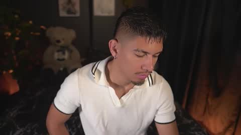 Snapshot of aaronfox_ chatting on 10, 3, 2026 AARON online show from 10, 3, 2026