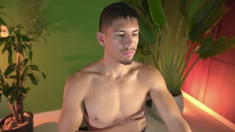 Snapshot of aaronfox_ chatting on 7, 4, 2026 AARON online show from 7, 4, 2026